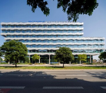 Sekyra Group has completed its headquarters, a building called Arché, the beginning of everything and, above all, the new Rohan City district